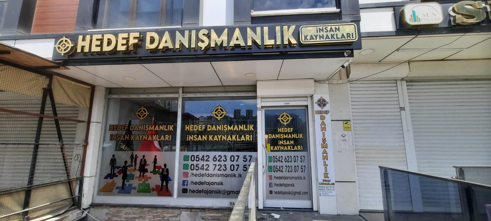 HEDEF DANIŞMANLIK IŞIKLI GOLD PASLANMAZ KUTU HARF TABELA VE CAM GİYDİRME 